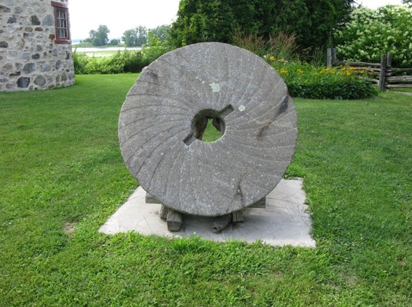 Meule du Moulin de Chaput ou de P�caudy - Contrecoeur