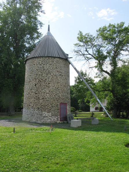Le moulin de l'�le Perrot sans ses ailes - autre vue