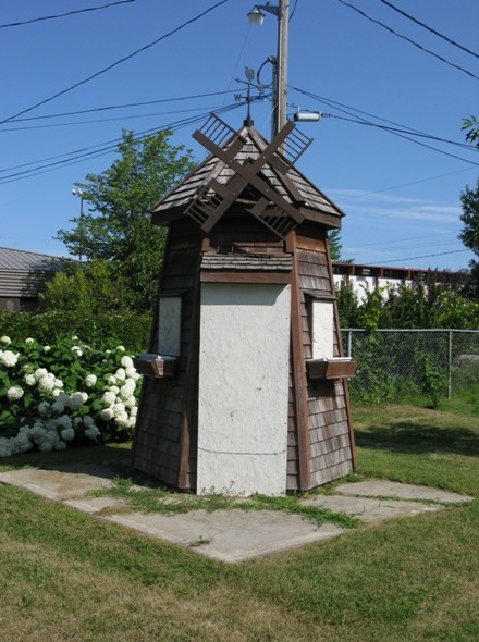 Moulin miniature pr�s du moulin de St Gr�goire - B�cancour