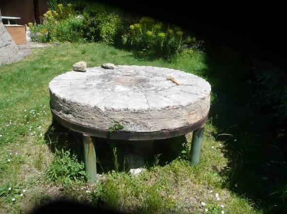 Ancienne meule du moulin Neuf