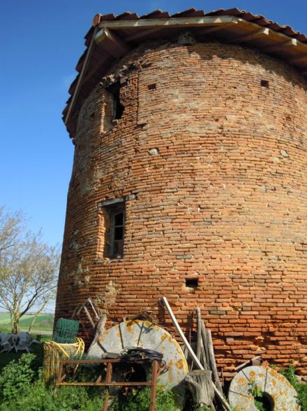 Moulin d'En Touret et ses anciennes meules