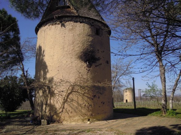 Les 2 moulins  Averon Bergelle  quelques mtres l'un de l'autre