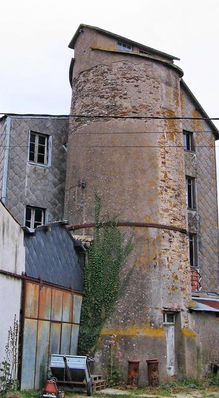 Ancien moulin-minoterie du hameau de Sangle  Barbechat