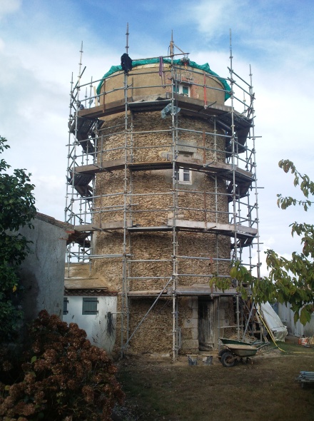 Restauration de la tour, rehaussment de 30 cm.