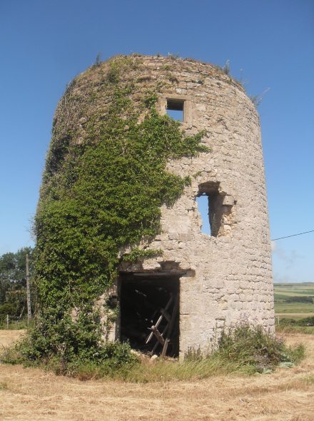 Ancien moulin  Beuvrequen