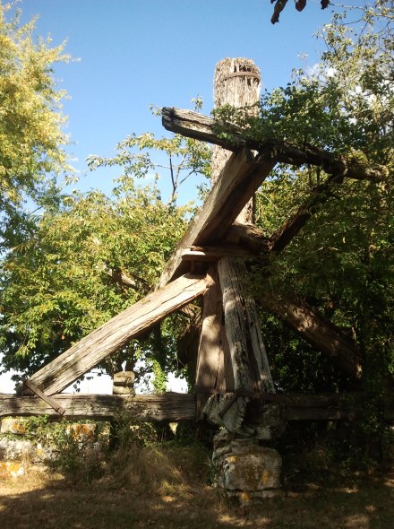 Ancien moulin pivot de Menainville - Binas, autre vue