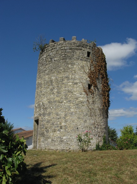 Moulin de la Cit Paulin - Blaye, vu de ct
