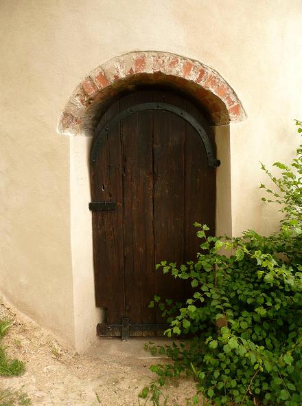 La porte de la tour supportant l'olienne