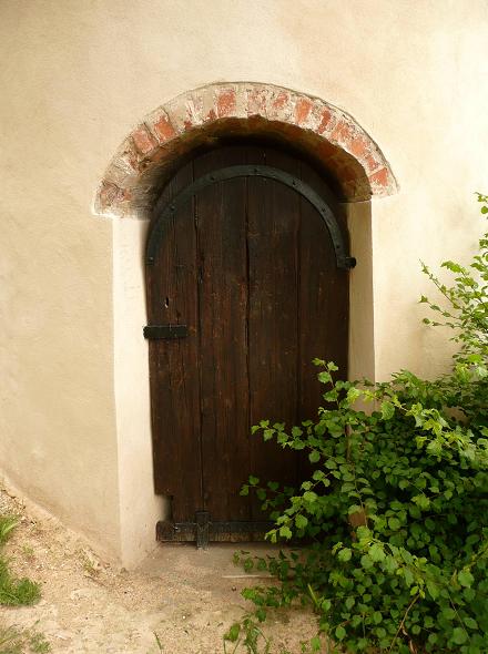 La porte de la tour supportant l'olienne