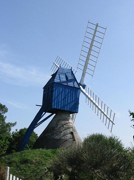 Bourgueil - moulin cavier - ailes symtriques