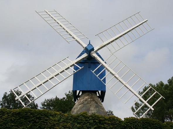 Moulin de la Lande ou moulin Bleu - de face - Bourgueil