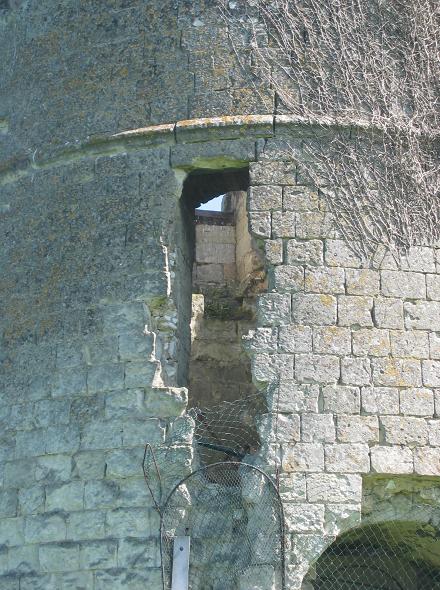 Dtail de la tour, phase de restauration ?