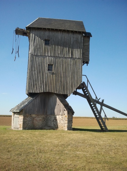 Le moulin de Lignerolles, de côté
