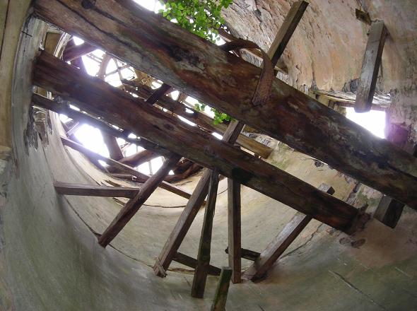 Intrieur de la tour, poutres