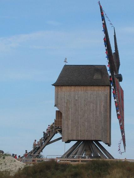 Le moulin de Dosches en fte - vu de ct