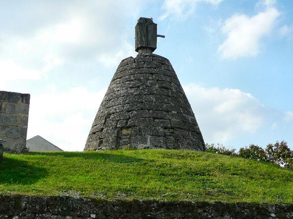 Moulin cavier en ruine rue d'Anjou