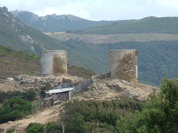 2 Moulins du Col de la Serra