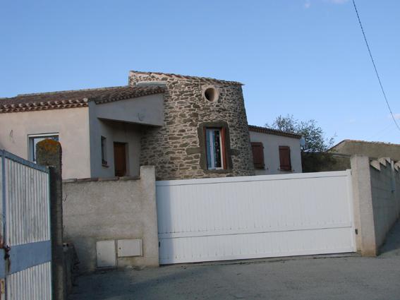 Ancien moulin  Escales, habit