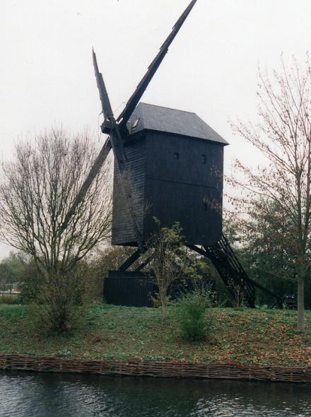 Moulin de la base de loisir d'Etampes, vu de ct