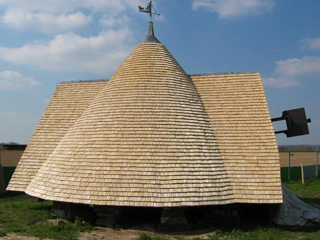 Toiture en essentes de chataignier du moulin de Frucourt