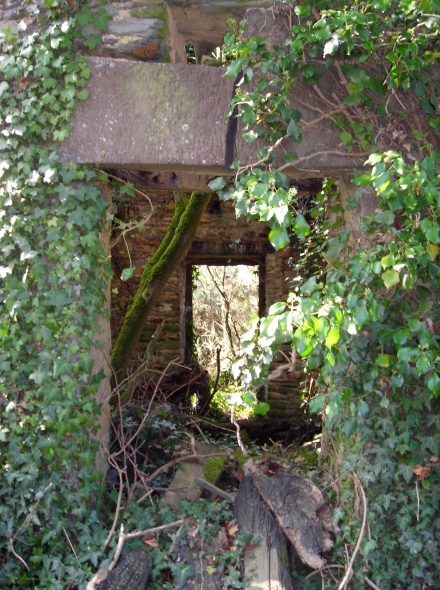 Porte de l'ancien moulin de Roussimel