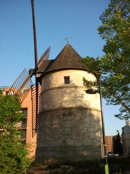 Le moulin de la tour d'Ivry sur Seine, de ct
