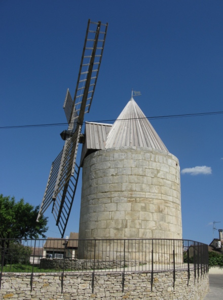 Moulin restaur  Jonquires St Vincent