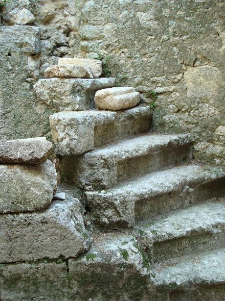 Intrieur du moulin - escalier en pierre