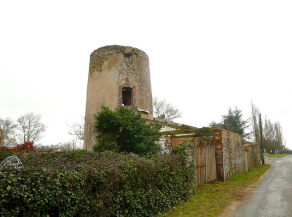 Autre vue de l'ancien moulin rue des vieux mtiers - La Salle de Vihiers