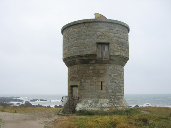 Moulin de Pen Avel en bordure de falaise - Le Croisic