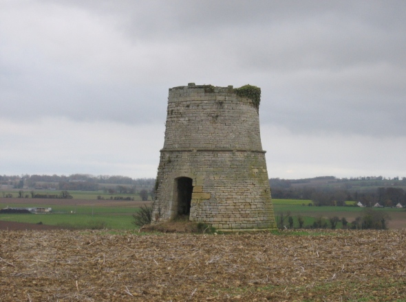 Masse de Pierre Solain - ancien moulin - Le Manoir