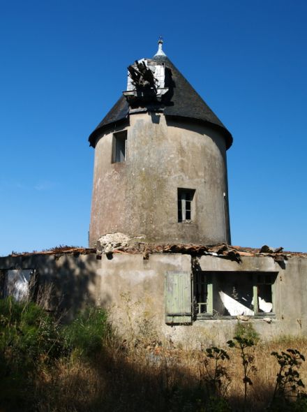 Le moulin de la Mougenderie en tat de dlabrement