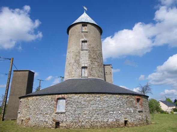 Ancien moulin des Buttes, sous un autre angle de vue