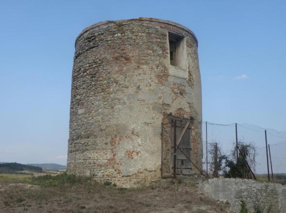 Un moulin encore debout  Malvis