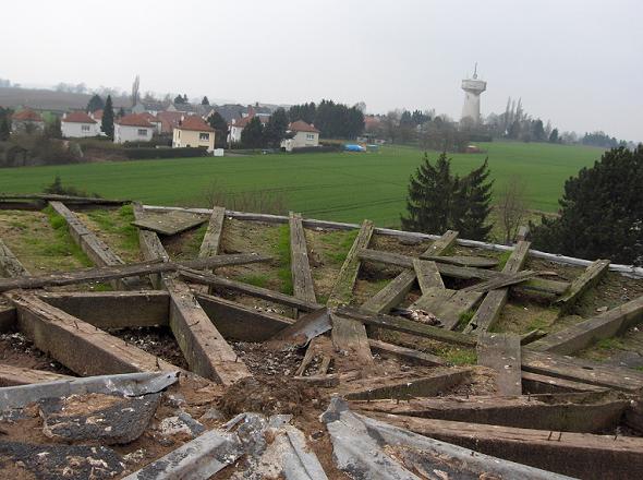 Le toit du moulin de la Parapette avant sa rfection en 2004