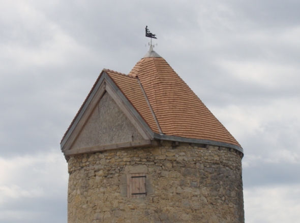 Le haut de la tour du Moulin  Mas d'Auvignon