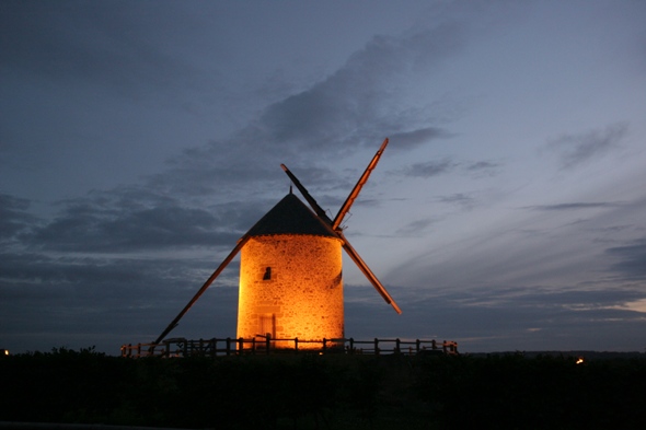 Le Moulin de Moidrey by night