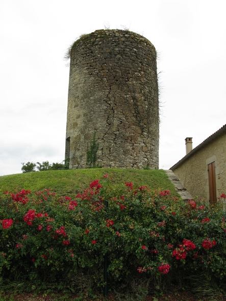 Ancien moulin  Montagoudin, autre face