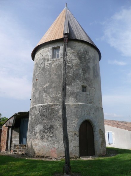 Moulin de St Julien  Montroy - vue arrire du moulin