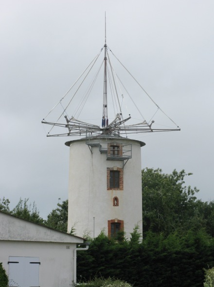 Moulin Thibault, du jardin du vent, un jour de pluie, sans voiles