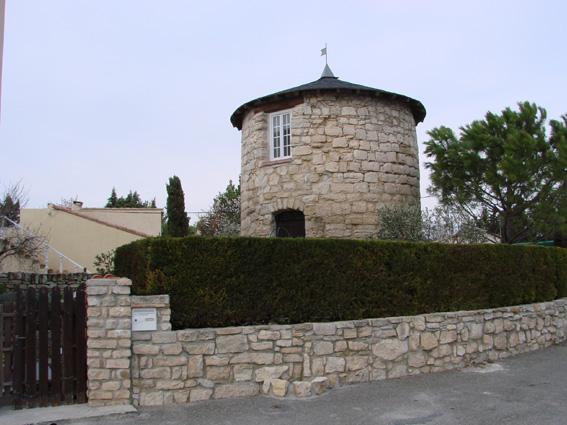 Ancien moulin tour, habit