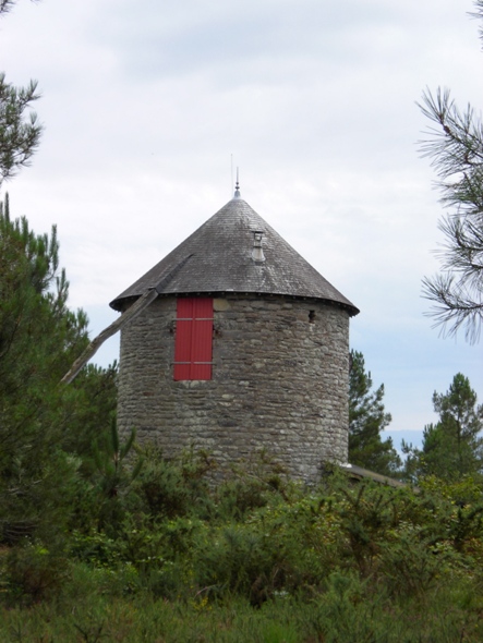Un moulin proche du Pont aux Roux  Pluherlin
