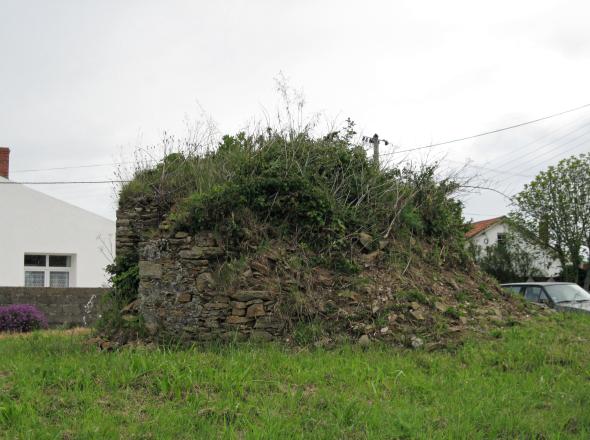 Le Petit moulin  Port Joinville, d'un ct