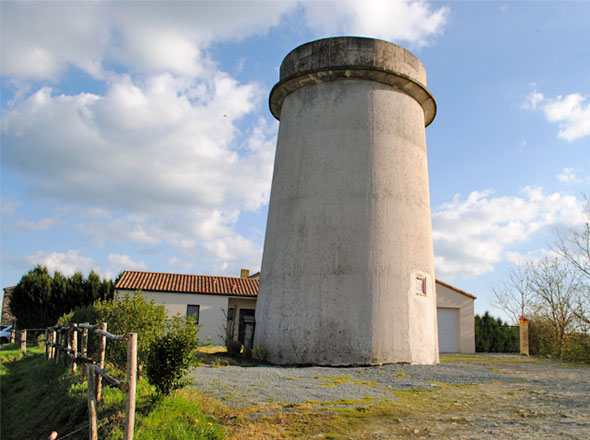 Moulin des Ouzinires - Raumur, autre vue