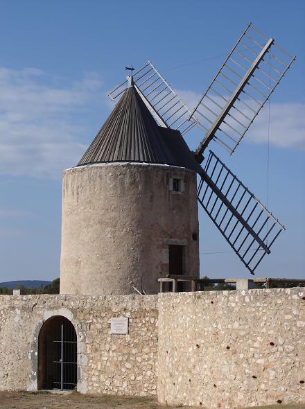 L'un des 2 moulins de la Gaiet, avec des ailes - Rgusse