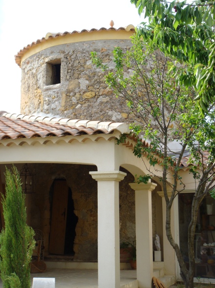 Autre vue de l'ancien moulin  Rians, boutique