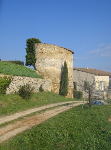 Un deuxime moulin au quartier de l'Aire de l'Hpital  Rognes