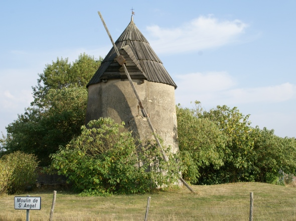 Moulin de St Angel - autre vue