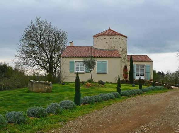 Moulin amnag en habitation  Sigournais