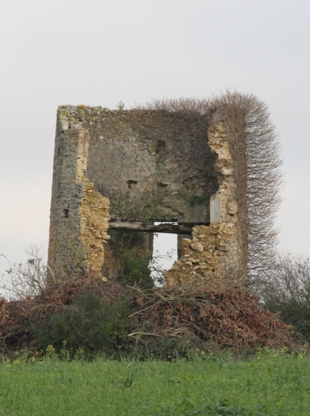 Ancien moulin  La Ville Es Allain - St Andr des Eaux